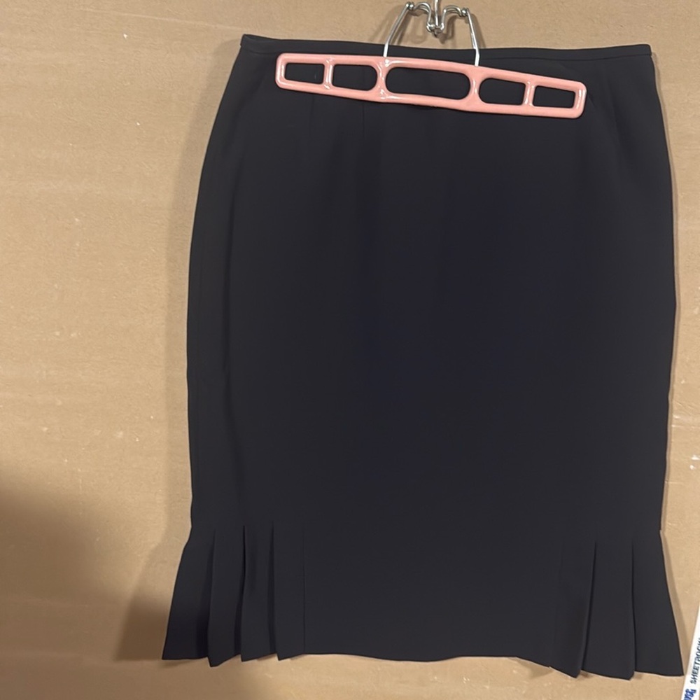 Jones Studio Black Pencil Skirt with Pleated Hem